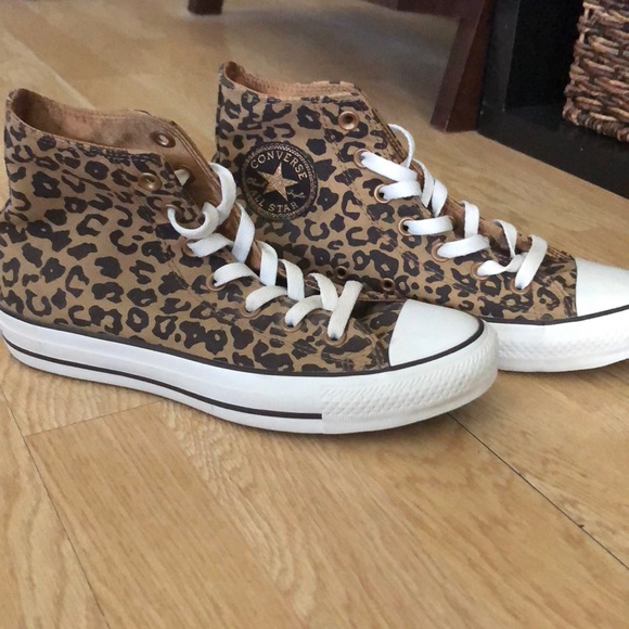 Converse Shoes - leapard converse